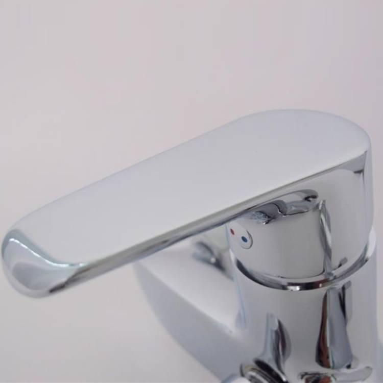 Wall mounted bathroom water diverter chrome bath faucet